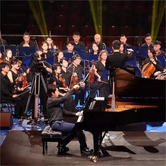 现场回顾 | 南京（金鹰）爱乐乐团与钢琴家郎朗合作音乐会大获成功